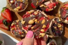 Frozen Peanut Butter Banana Split Cups
